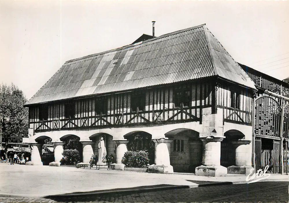Rouen — Place du Marché and Statue of Joan of Arc — Publisher Estel - Front