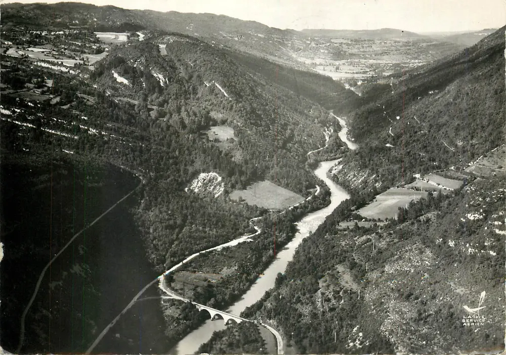 Moirans-en-Montagne — Die Menouille-Brücke über den Am (Jura) — Lapie, Service Aérien - Vorderseite