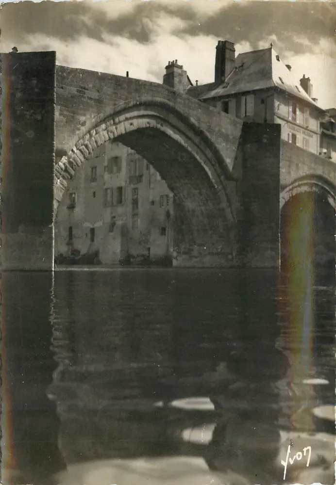 Espalion (Aveyron) — Der alte Brücke (13. Jahrhundert) über den Lot — Les Éditions d'Art Française - Vorderseite