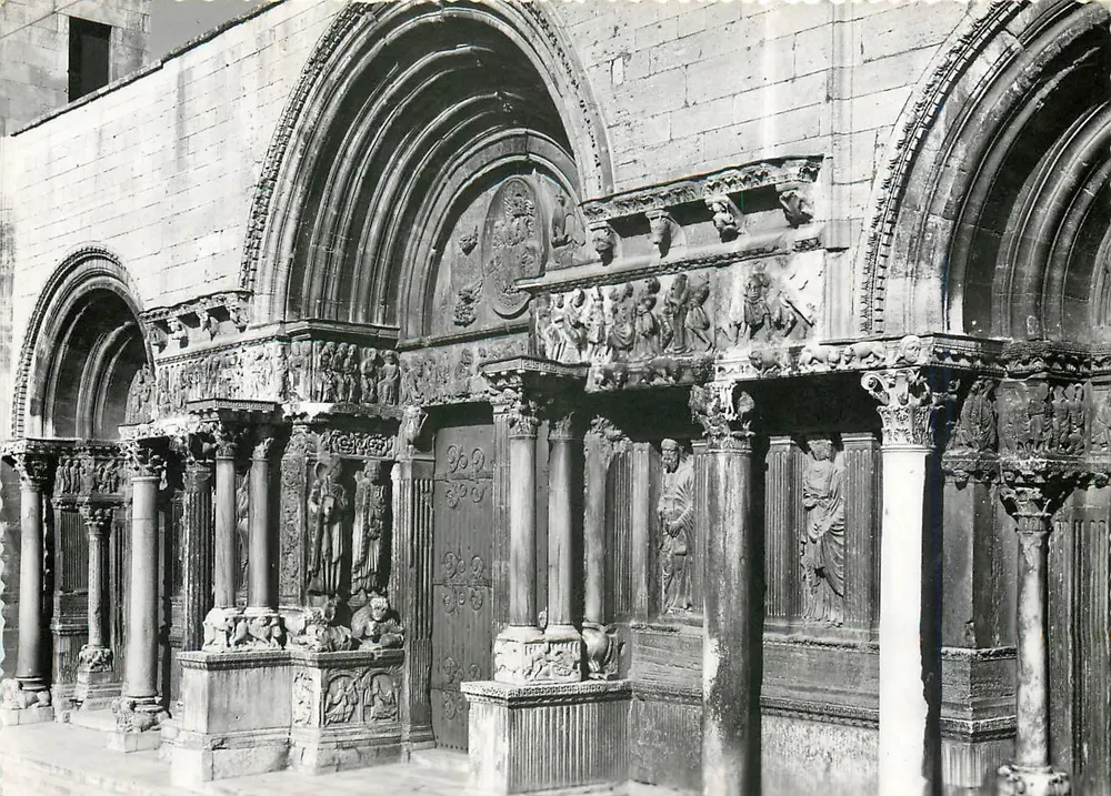 Igreja Abbatial de Saint-Gilles — Século XI — Editor: Cliché Léon Violet (Gard) - Frente