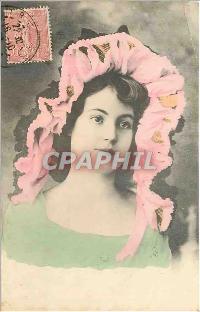 Jovem mulher com chapéu rosa — Editor não visível — número de série não legível - Frente