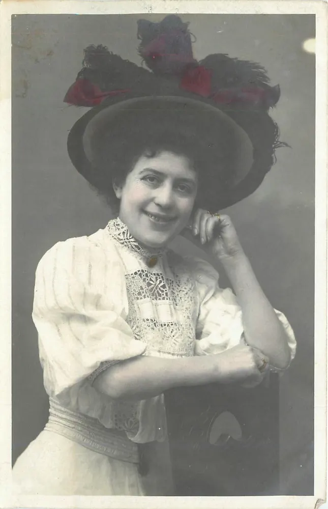 Retrato de uma mulher — época 1900-1910 - Frente