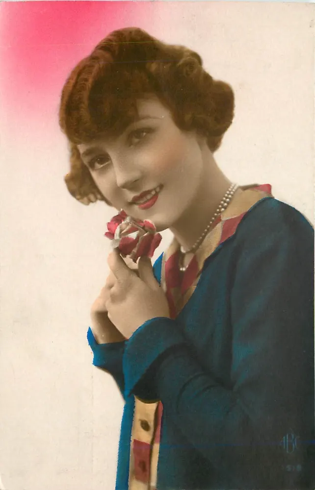 Mulher jovem sorridente — com rosa — editor B.C. n° 518 - Frente