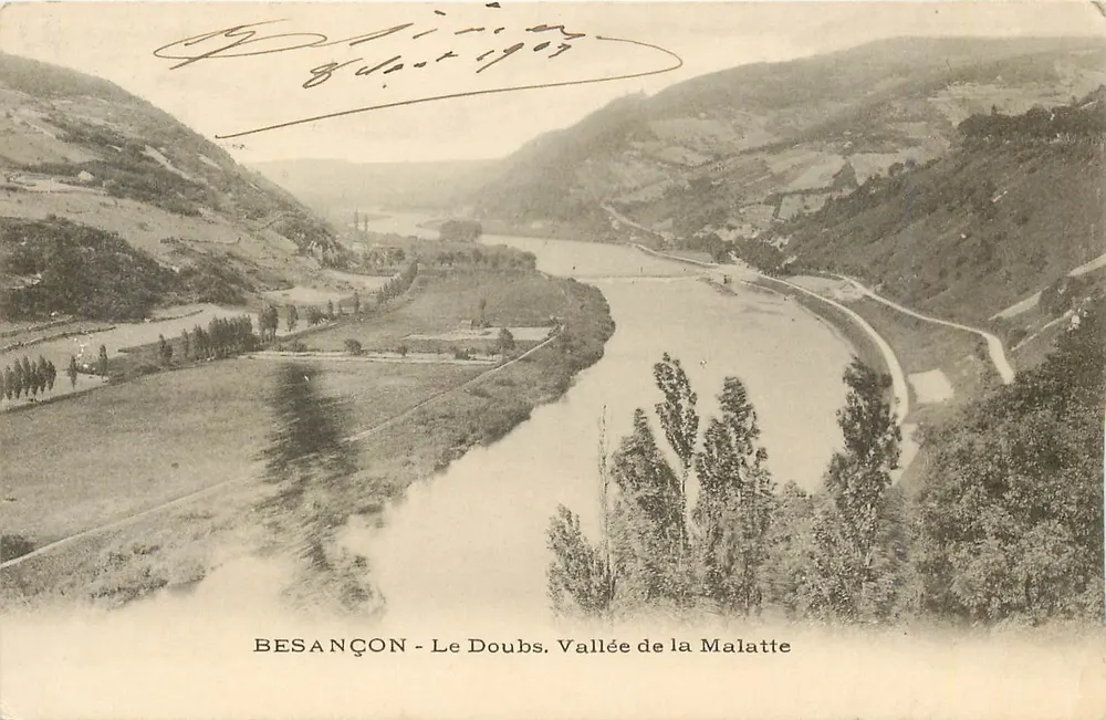 Besançon - O Doubs. Vale da Malatte — vista panorâmica do rio entre colinas - Frente