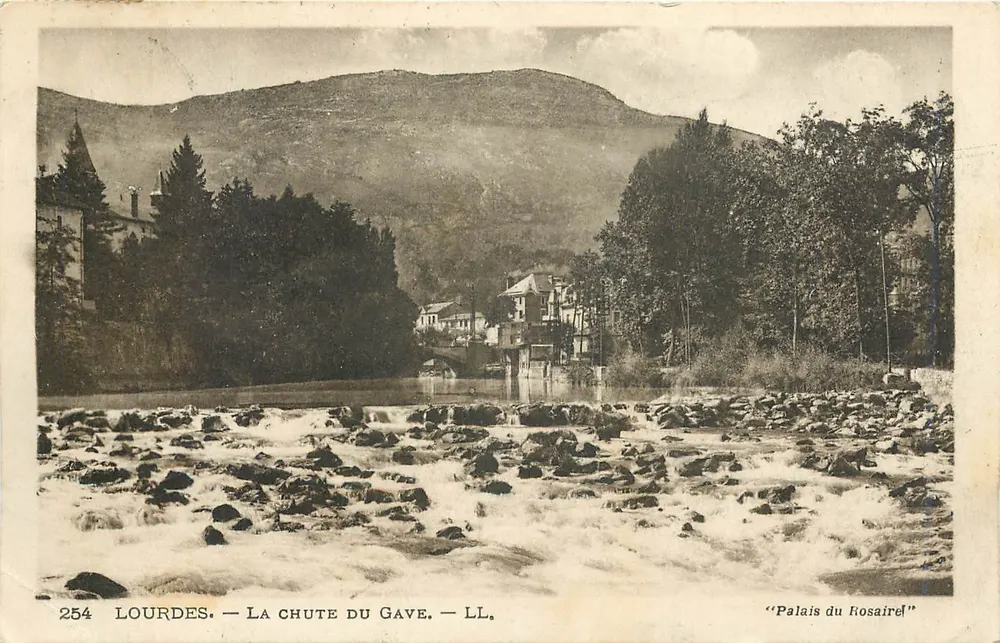 Lourdes — De val van de Gave — LL. — Paleis van het Rosarium - Voorkant
