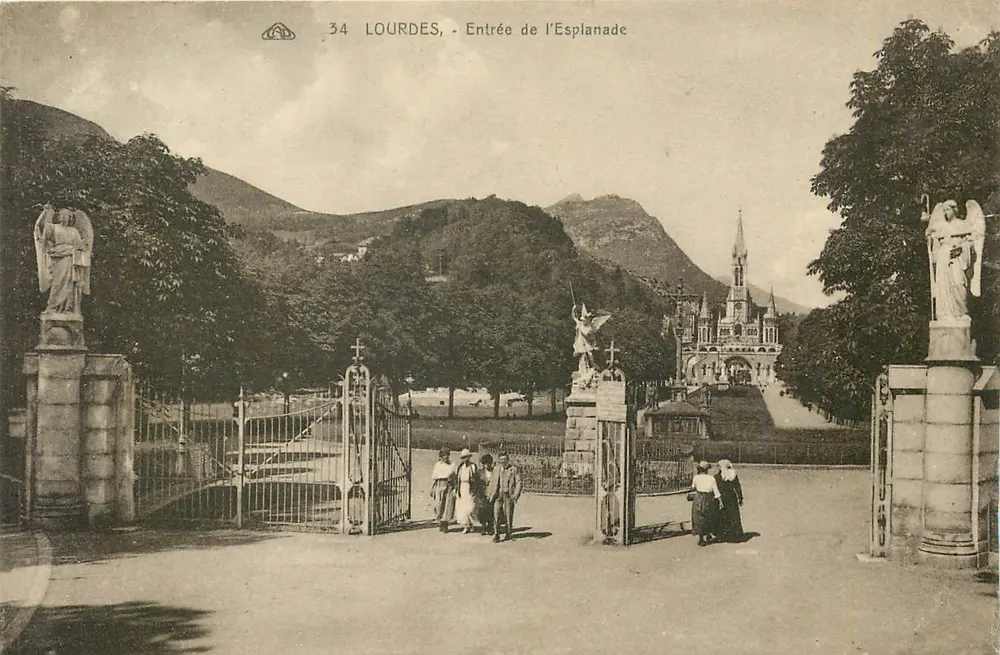 Lourdes - Entrada da Esplanada — n° 34 - Frente