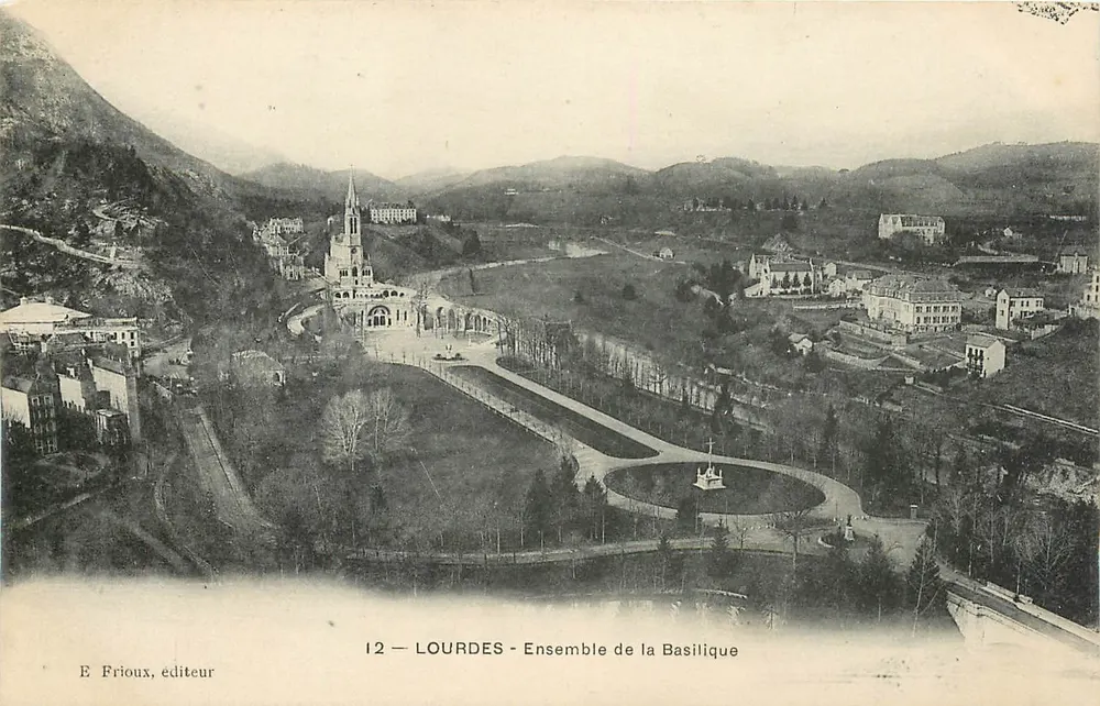 Lourdes — Conjunto da Basílica — E Frioux, editor, n°12 - Frente