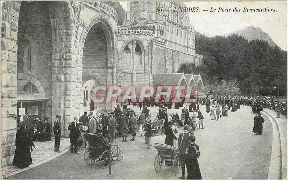 Lourdes — O Posto dos Brancardiers — Magazin de l'Alliance Catholique em Lourdes - Frente