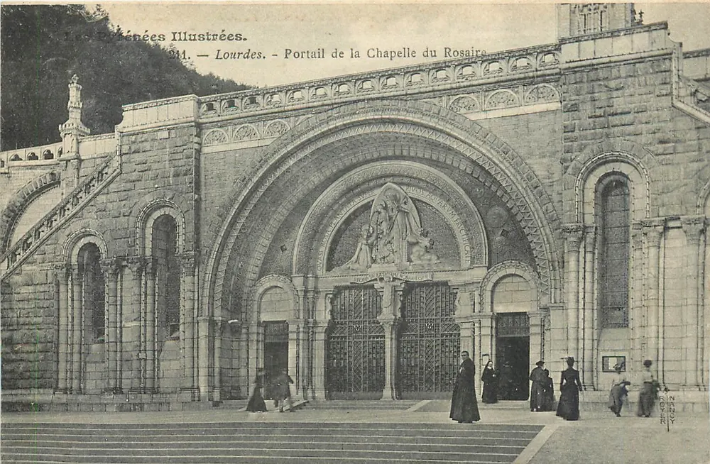Lourdes — Portail de la Chapelle du Rosaire — Les Événements Illustrés, n° 244 - Recto