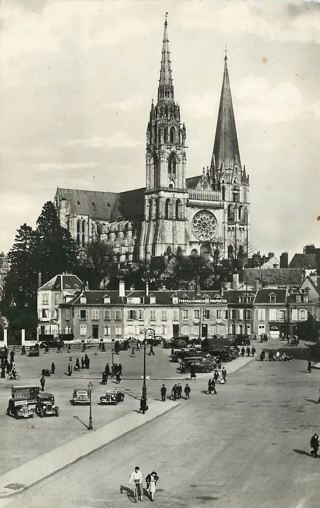 Chartres (Eure-et-Loire) — Praça do Castelo e a Catedral — R. Gellois, Artisan, Rural Imprimerie (S.-et-O.) - Frente