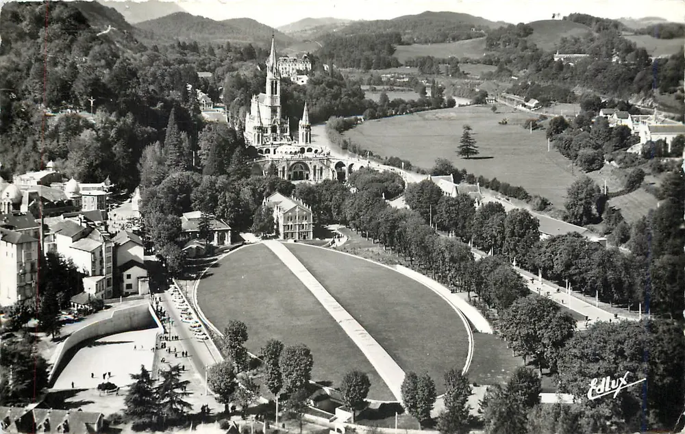 Lourdes - A Basílica — vista aérea — Edlux - Frente