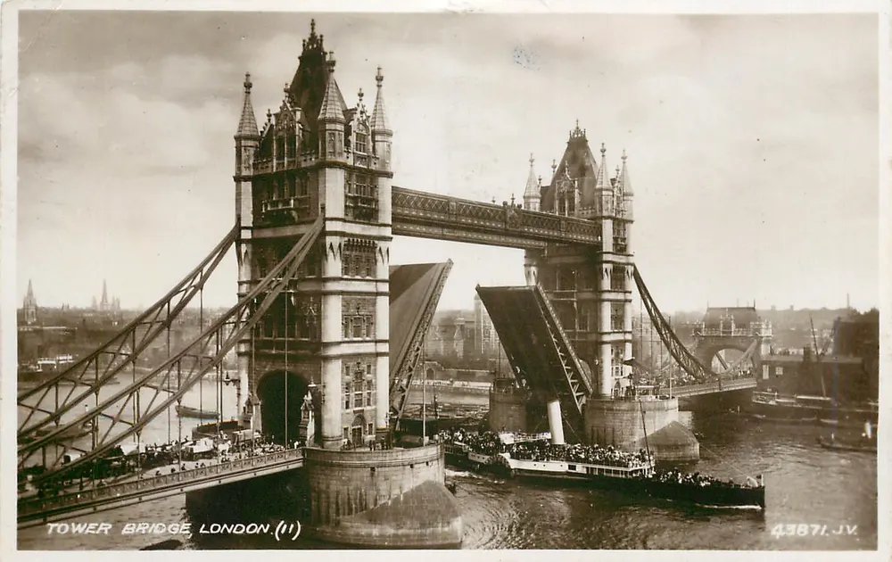 Ponte Tower, Londres — vista com aberturas levantadas — Valentine's Post Card, n°43871 JV - Frente