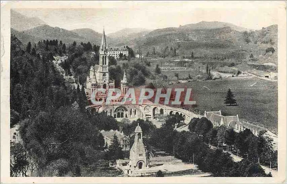 Lourdes — Die Basilika und das Interalliierte Denkmal vom Schloss aus gesehen — P.D. Nr. 41 - Vorderseite