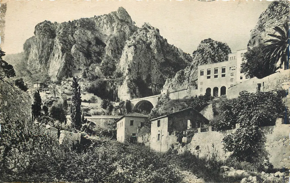 Menton — Vista geral da Fronteira — L. Gilletta, fotógrafo - Frente