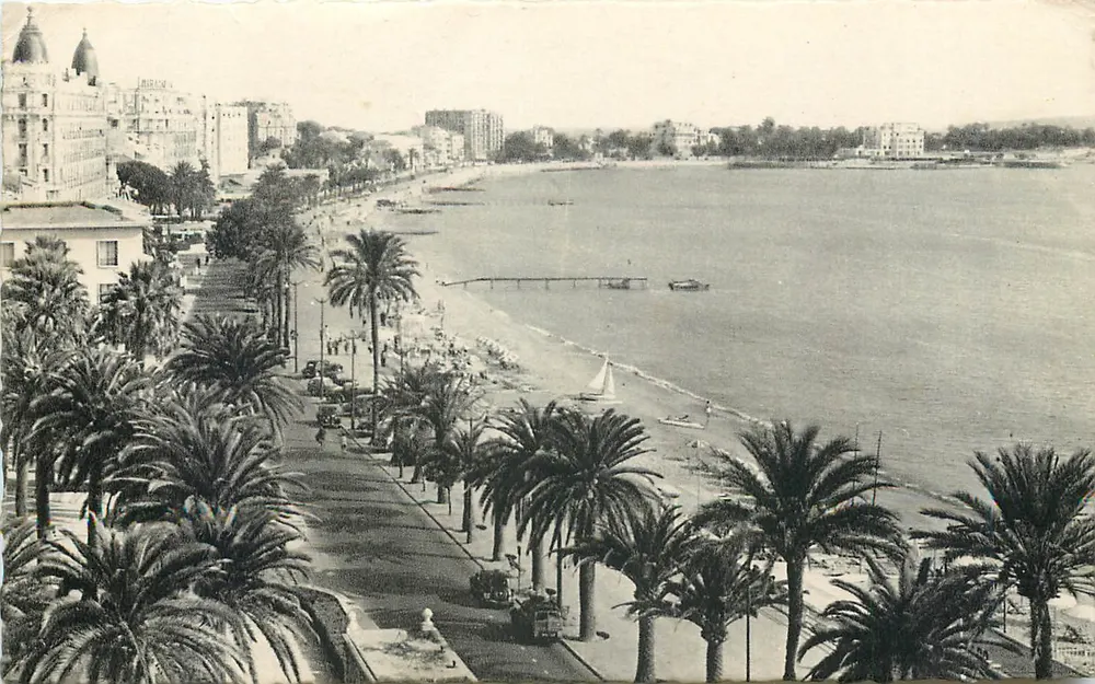 Cannes - Les Hôtels et la Plage — Promenade de la Croisette — L. Gilletta et Cie - Recto