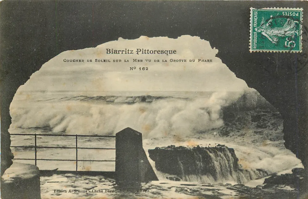 Biarritz Pittoresque — Pôr do sol no mar visto da gruta do farol — Edição A. Simons - Chiché Perthoud - Ateliers Frois, N° 162 - Frente