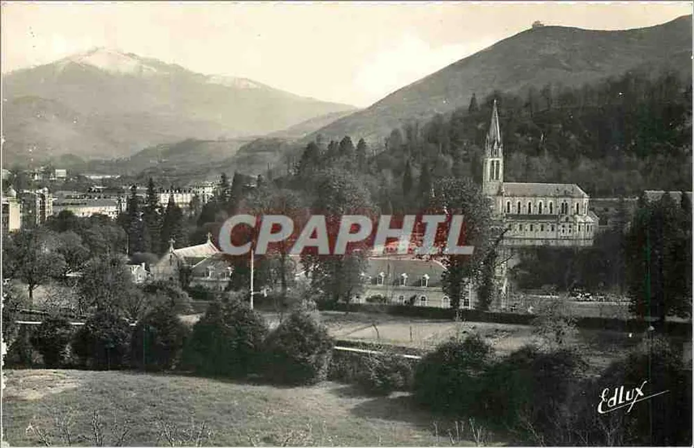 Lourdes — Blick auf die Wallfahrtsstätten — Verlag P. Doucet & Place Peyramale - Vorderseite