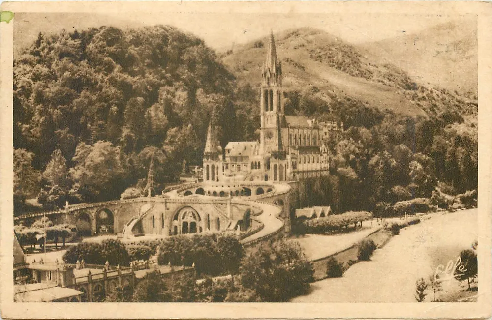 Lourdes — Vue sur le Gave et la Basilique — Éditions Lourdes, n°791 - Recto