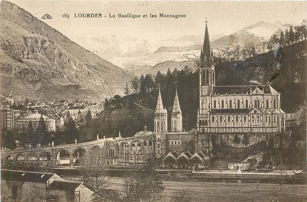 Lourdes - La Basilique et les Montagnes — éditeur anonyme, n° de série 189 - Recto