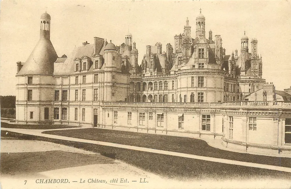 Chambord — O Castelo, lado Leste — LL. - Frente