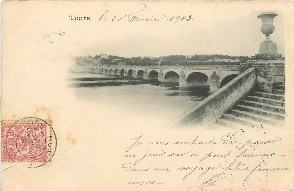 Tours — vue du pont et du quai avec vase décoratif — éditeur non visible - Frente