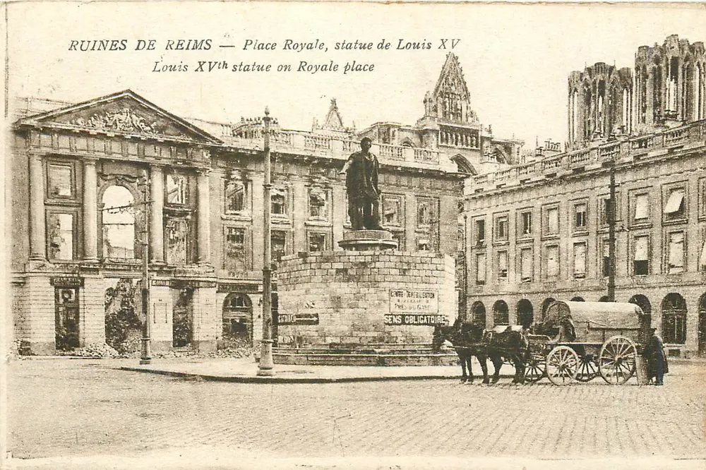 Ruines de Reims — Place Royale, statue de Louis XV — éditeur : C. L. G. n° 123 - Recto