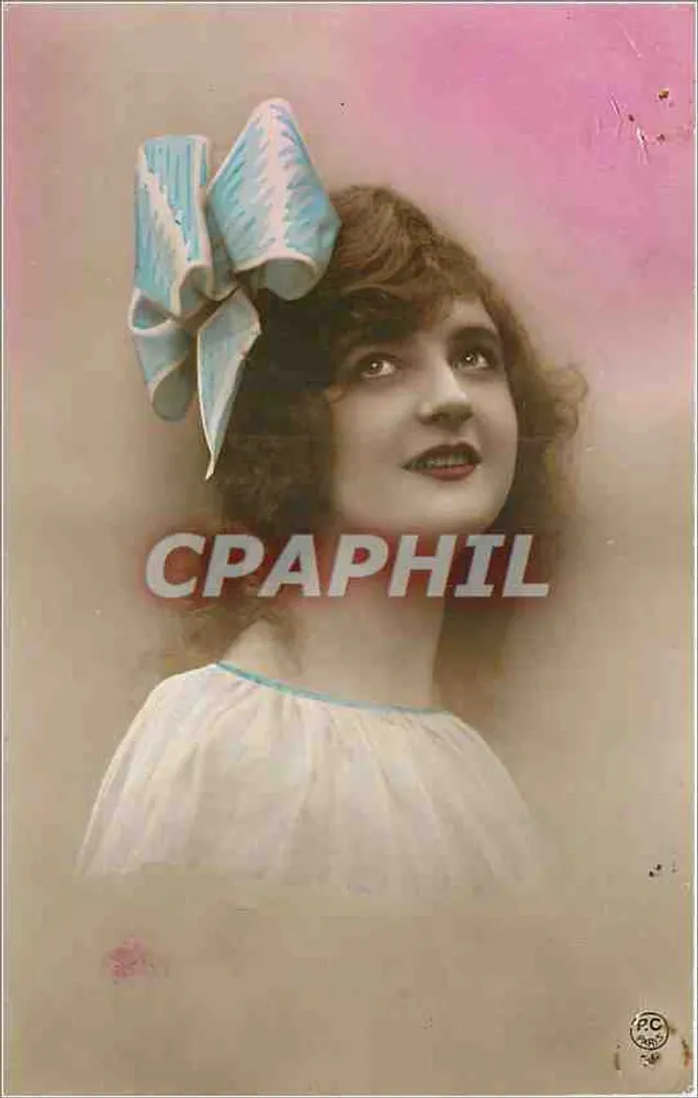 Jovem mulher com laço azul grande — editor PC 437 - Frente