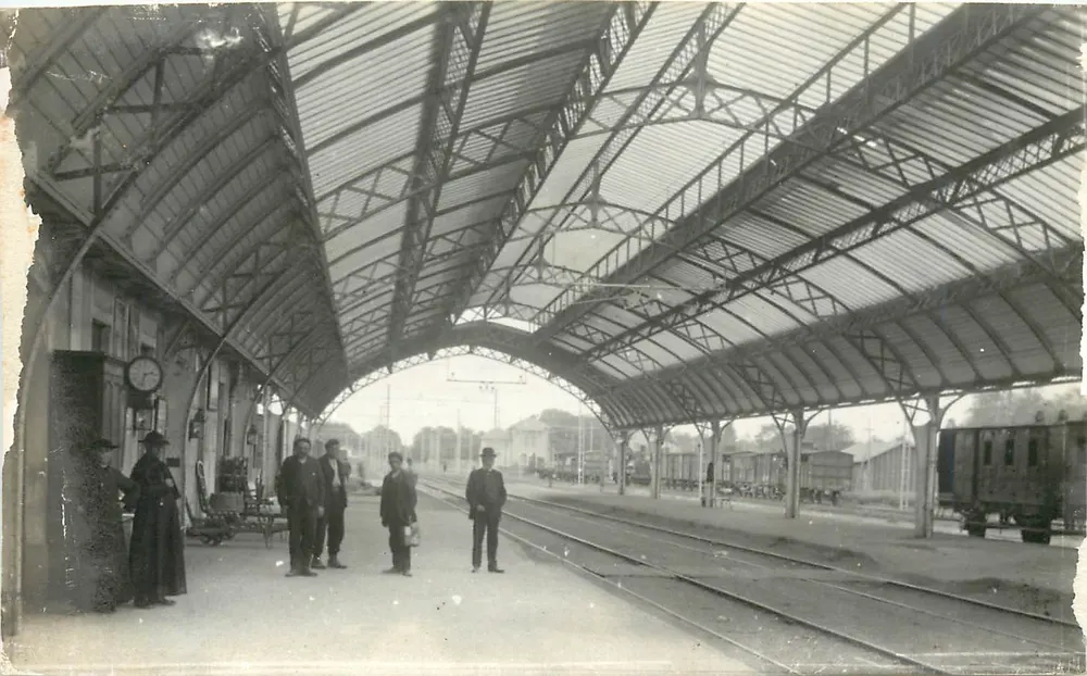 Estação de Lannemezan — vista do sul — Foto La Vie du Rail - Frente