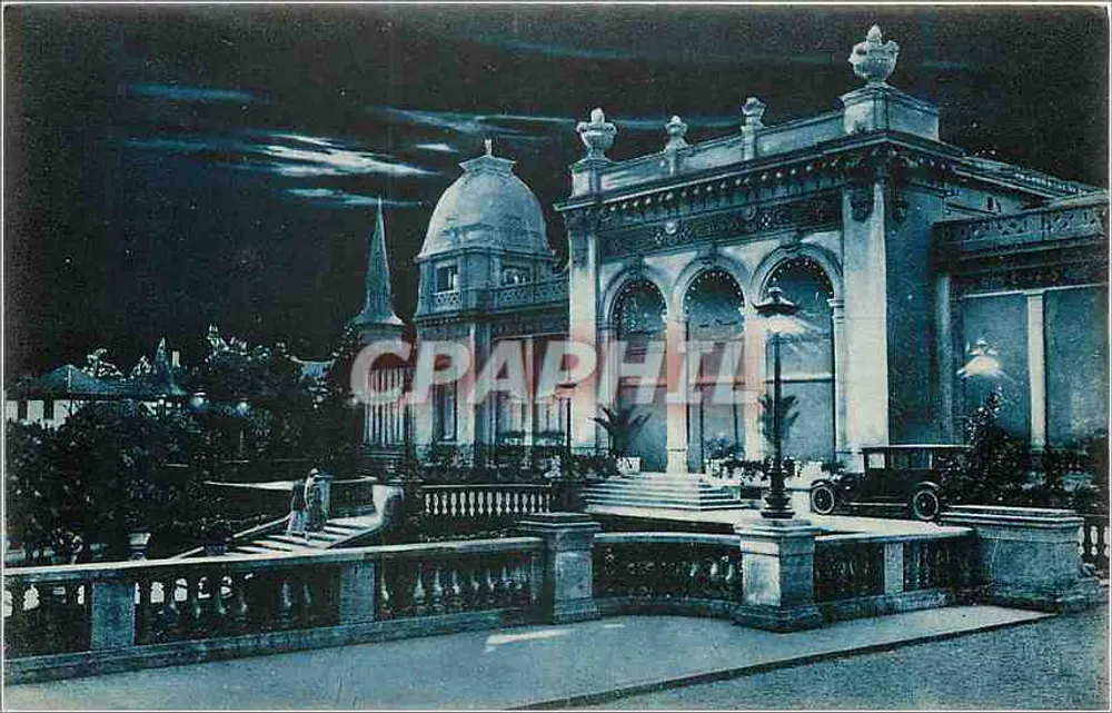 Vittel bei Nacht — Eingang zum Park und zum Casino — Daniel Dalbouy-Descourt - Vorderseite