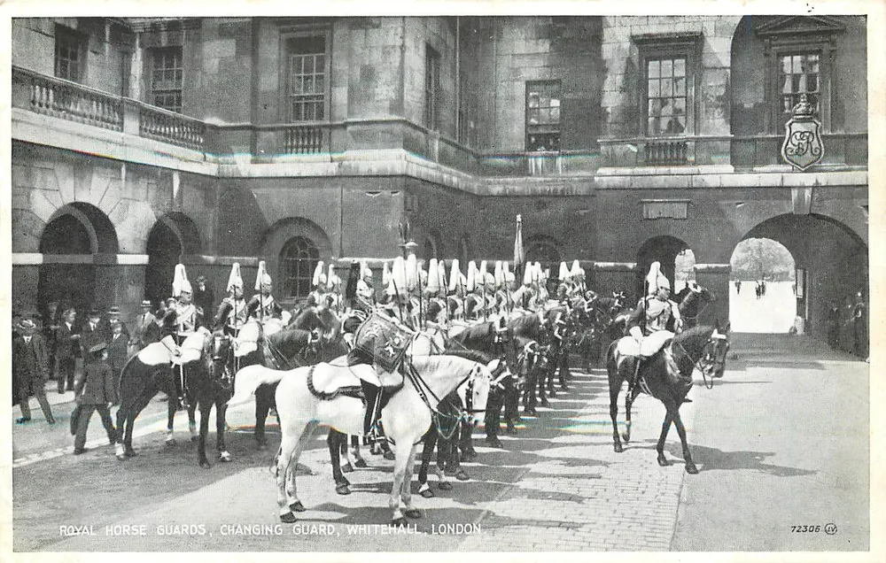 Royal Horse Guards, Changing Guard, Whitehall, London — Valentine's Postcards, n° 72306 - Vorderseite