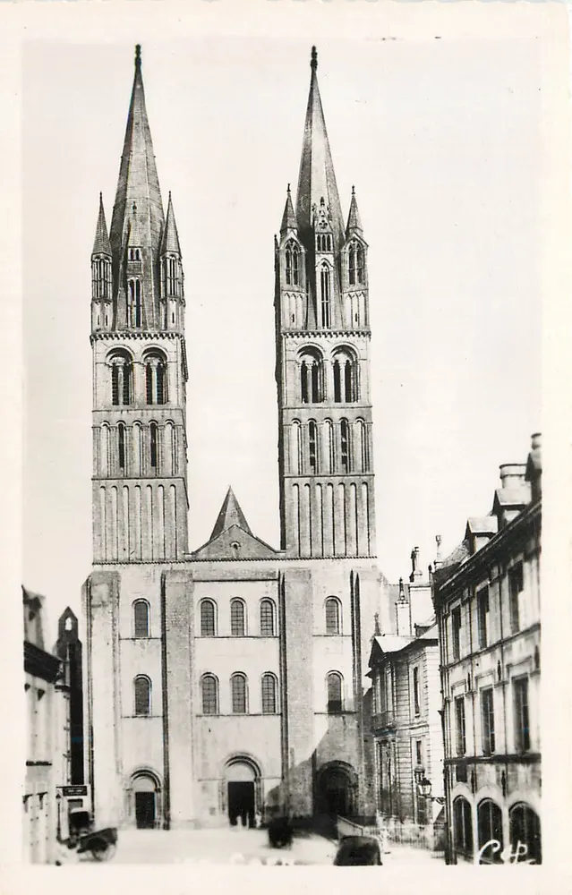 Caen — Kirche Saint-Étienne — Westfassade des 12. Jahrhunderts — REALPHOTO - C.A.P. - PARIS - Vorderseite