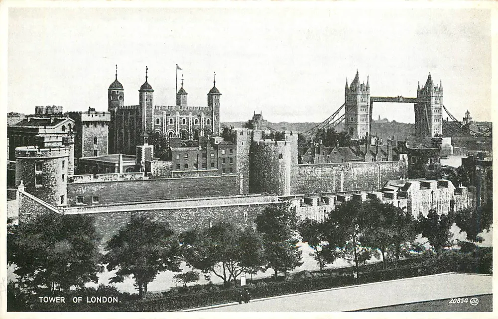 Torre de Londres — vista com a Tower Bridge no fundo — Valentine's Postcards n°20854 - Frente