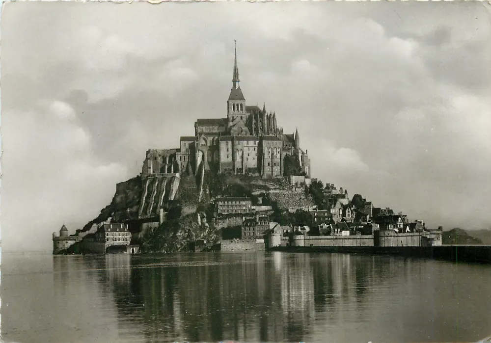 Mont-Saint-Michel — Allgemeiner Blick (Südseite) — Hochwasser — Abtei Mont-Saint-Michel, n°3502 - Vorderseite