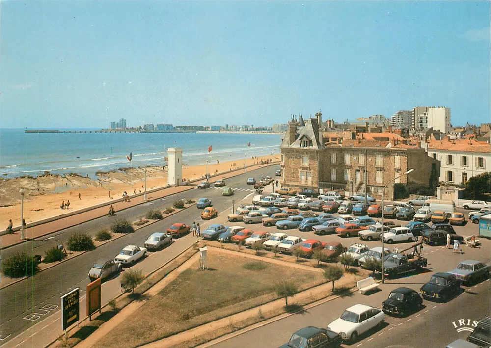 Les Sables-d'Olonne — Vista da praia e do estacionamento — Editor IRIS, n°110 - Frente