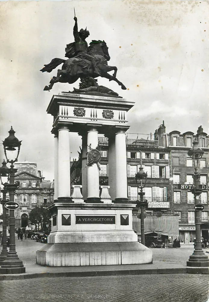 Estatua de Vercingétorix em Clermont-Ferrand — edição La Cigogne, n° 4051 - Frente