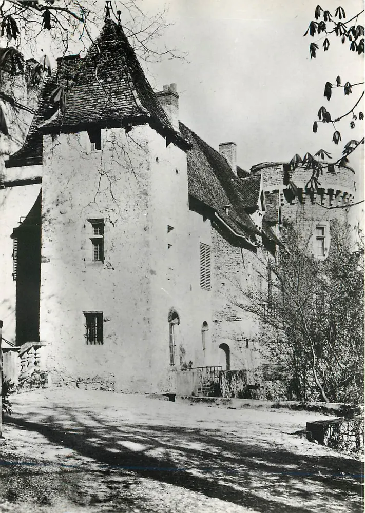 Sermentizon (P.-de-D.) — Castelo de Aulteribe, Torre de Ângulo Sudeste — Service Commercial Monuments Historiques, Grand Palais, Paris - Frente