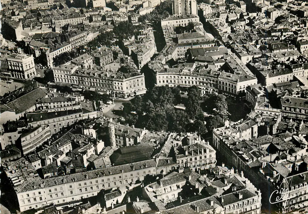 Visão aérea de Toulouse — Square Wilson — Edições Cely - Frente
