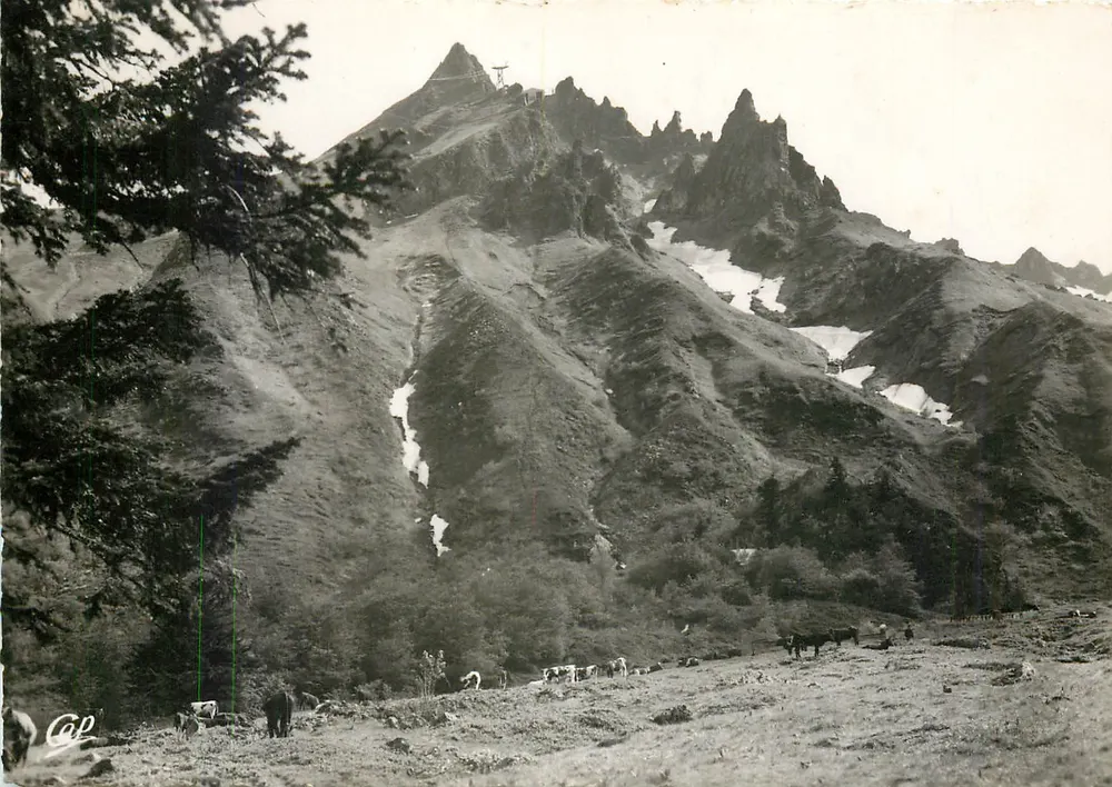 Le Mont-Dore - O Sancy — vista alpina com rebanho — Clé des Arts Photomécanique, Paris - Frente