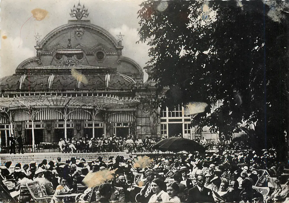 Concert sur la terrasse du Casino — Vichy — Édition « La Oligone », Place du Hôtel de Ville - Recto