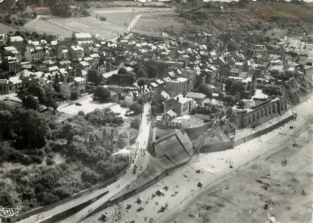 Villerville (Calvados) — Luftbild — Die Abfahrt zur Strandpromenade — Éditions Aériennes Cliché-Panel - Vorderseite