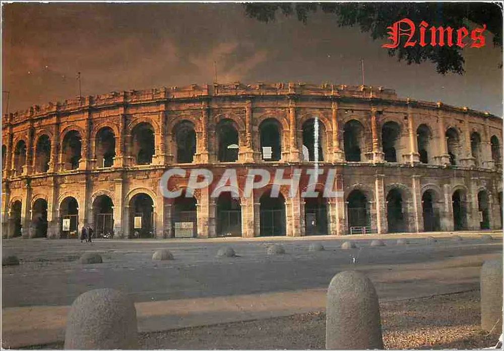 Nîmes — Les Arènes - Frente