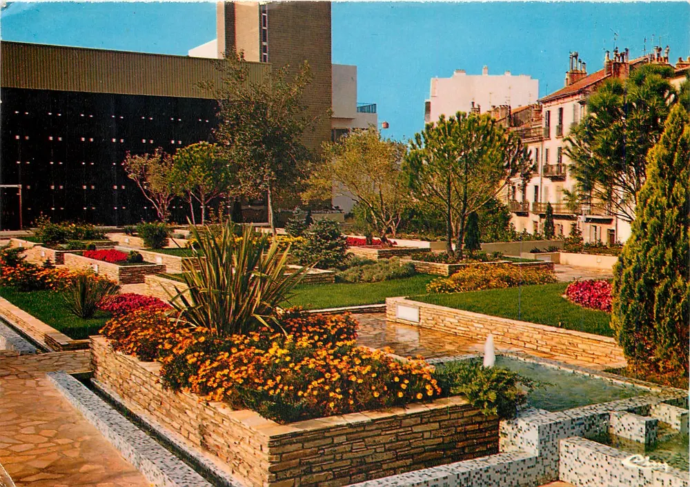 Die Gärten des Kulturhauses in Draguignan — Arch. : MM. Robert S. Biset in Paris und Lucien David in Hyères - Vorderseite