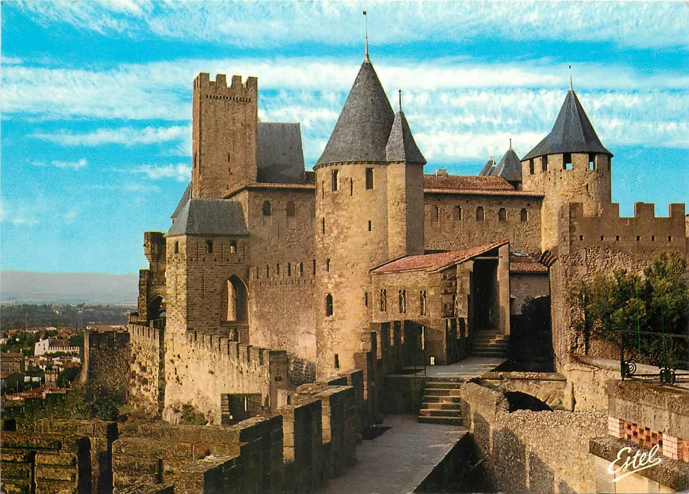 Cidade de Carcassonne — O castelo Comtal — Editor Estel - Frente