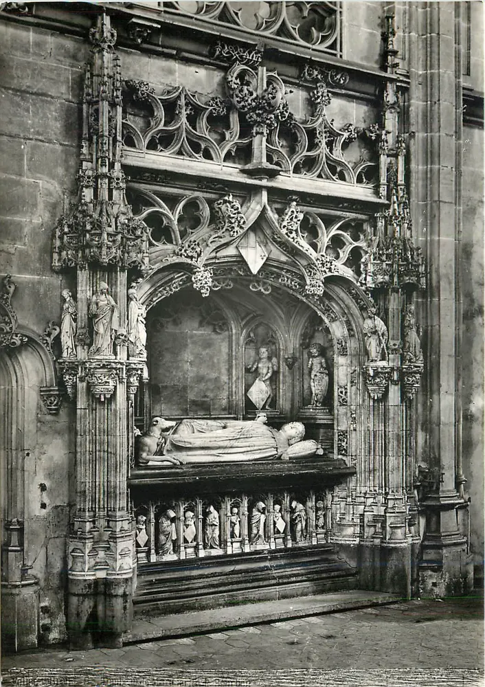 Túmulo de Marguerite de Bourbon — Igreja de Brou, Bourg-en-Bresse (Ain) — Service Commercial Historiques Grand Palais - Frente