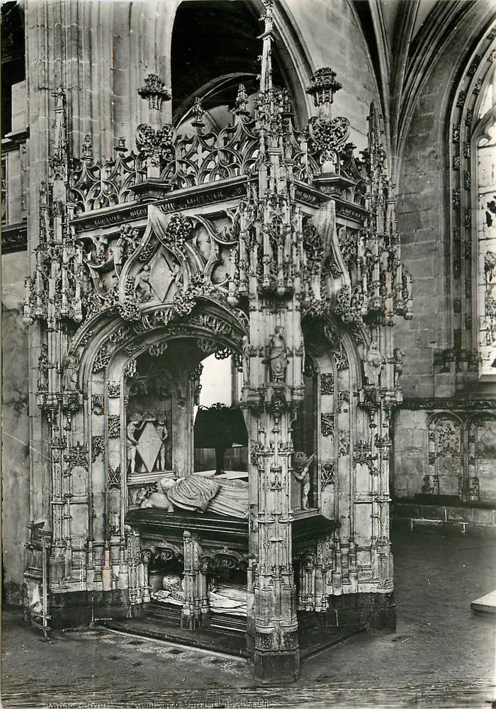 Bourg-en-Bresse (Ain) — Kirche von Brou (Anfang des 16. Jahrhunderts) — Grabmal von Marguerite d'Autriche — Service Commercial Historiques Grand Palais - Vorderseite
