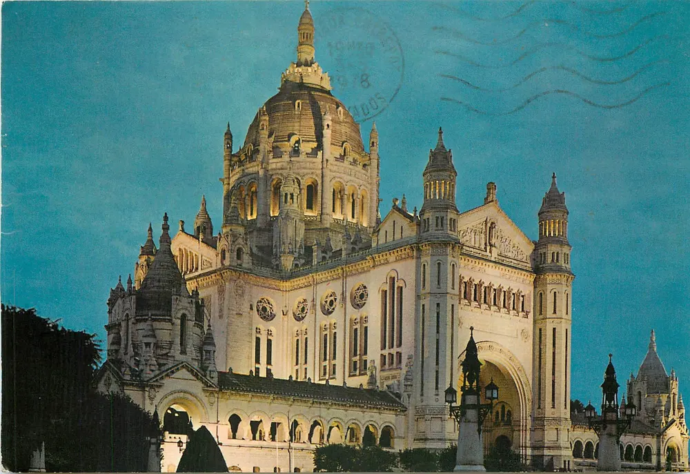 Basilique Sainte-Thérèse — Calvados — Les Éditions d'Auteuil - Recto