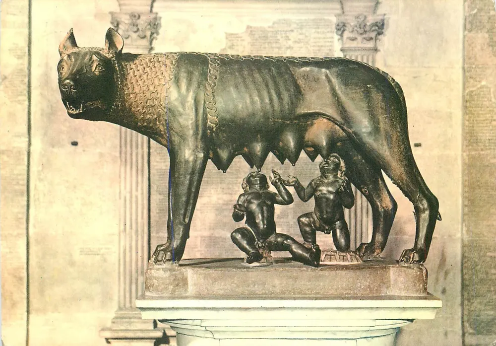 Lwa Kapitolina — Bronza — Muzeum Kapitol, Rzym - Awers