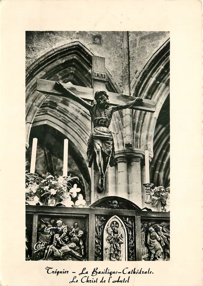Tréguier - Die Basilika-Kathedrale. Der Christus am Altar - Vorderseite