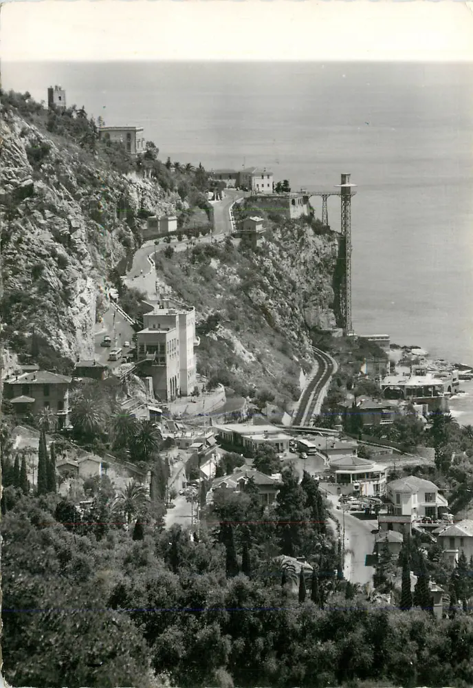 Menton-Garavan — Vue d'ensemble de la Frontière Franco-Italienne — Éditions de Climieux-Nice - Recto
