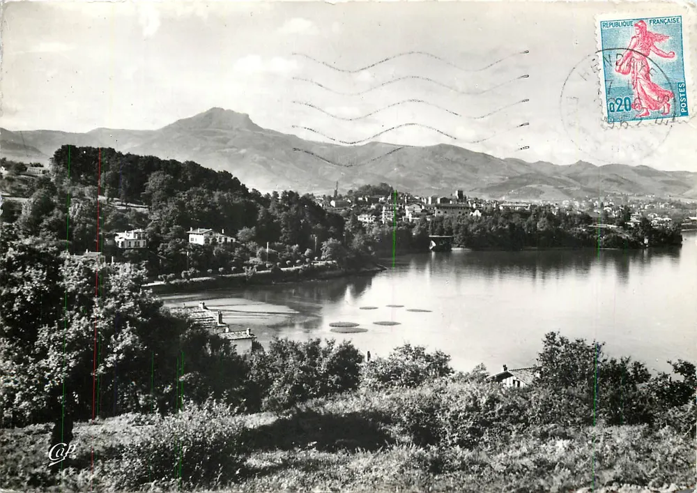 Allgemeiner Blick und die drei Kronen — Französisch-spanische Grenze — Real Photo - Vorderseite